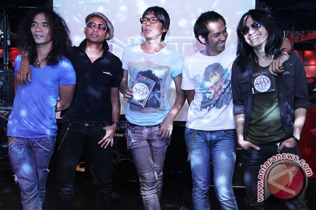 Roy Suryo memuji Slank