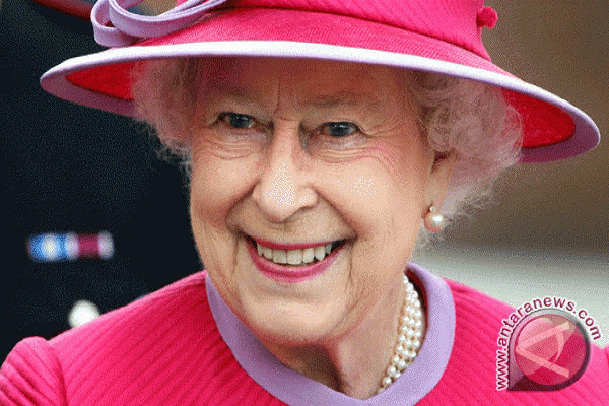 Ratu Elizabeth berpakaian serba pink sambut cicit perempuan