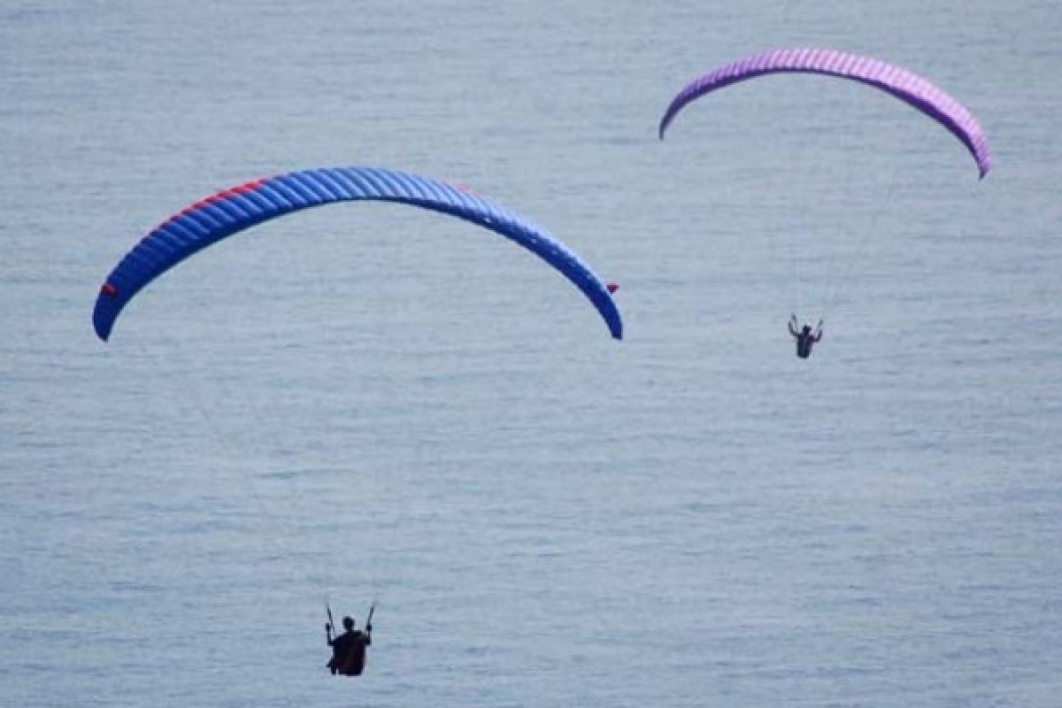 Pesisir Selatan Membangun Pendaratan Paralayang Berstandar Internasional 