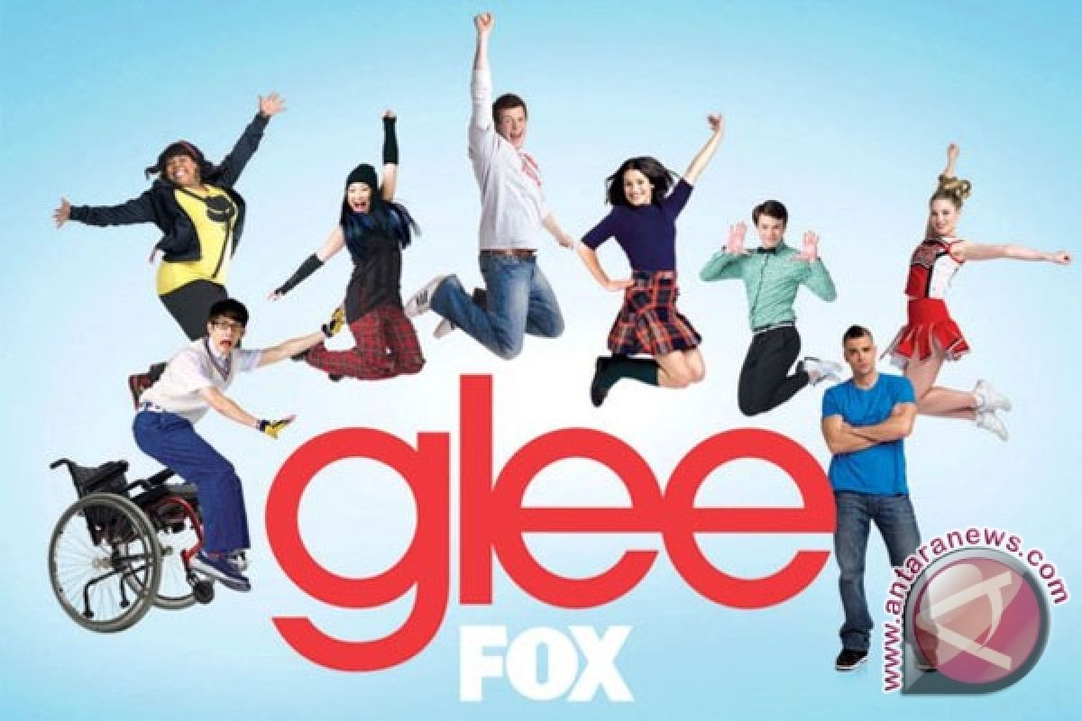 Adam Lambert main di serial Glee