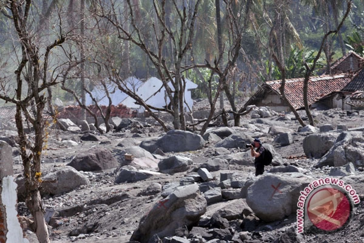 Salatiga Peduli pasok air ke lereng Merapi