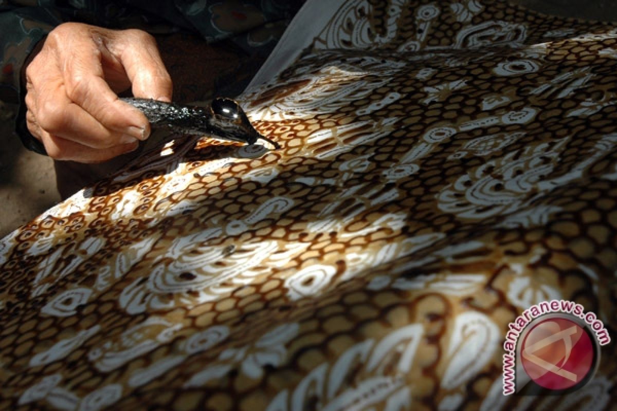 Produksi Batik Tumbuh 13 Persen