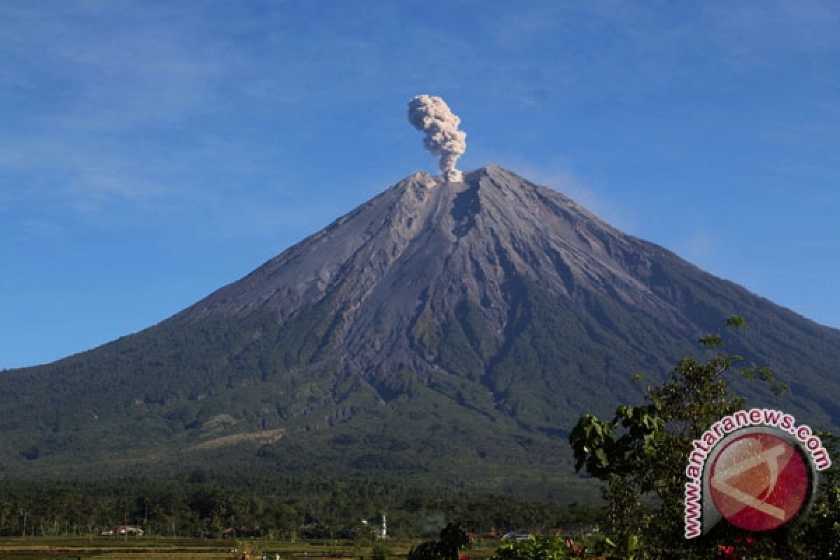 Bahaya, jalur pendakian ke Semeru ditutup