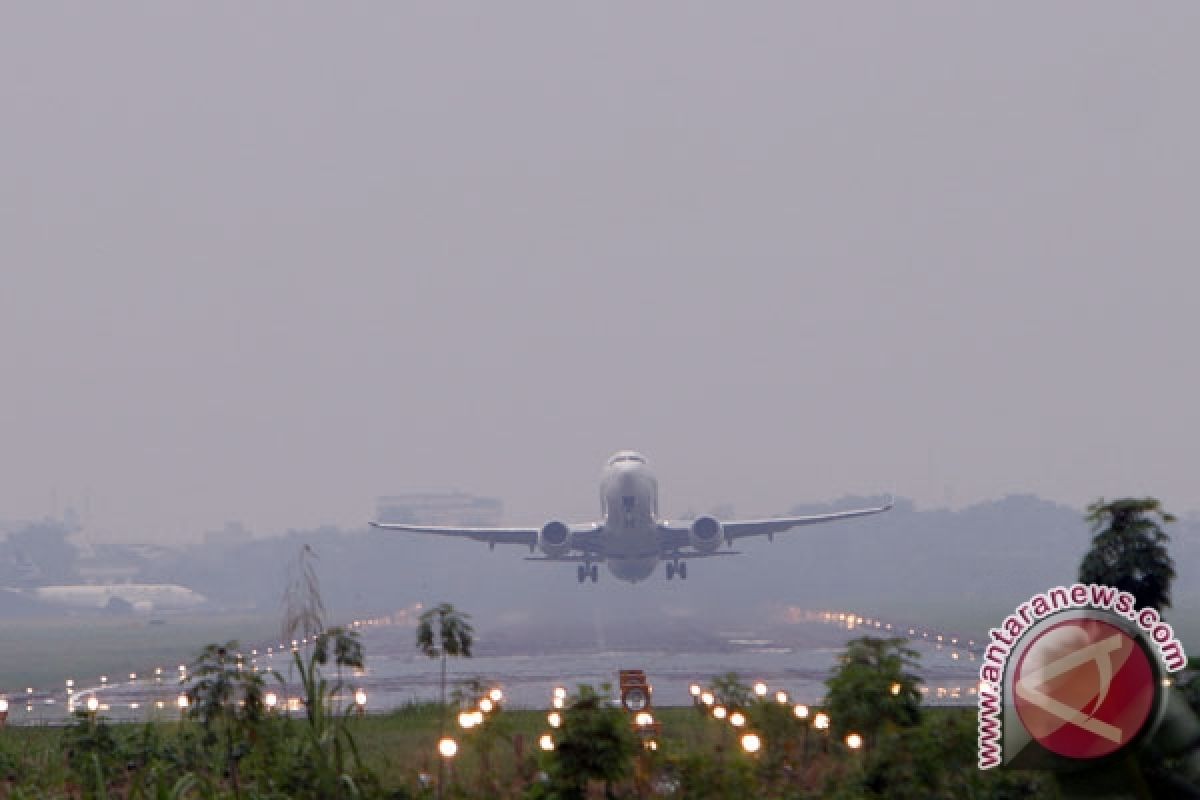 Jika petugas kebersihan bandara nikmati "joy flight"