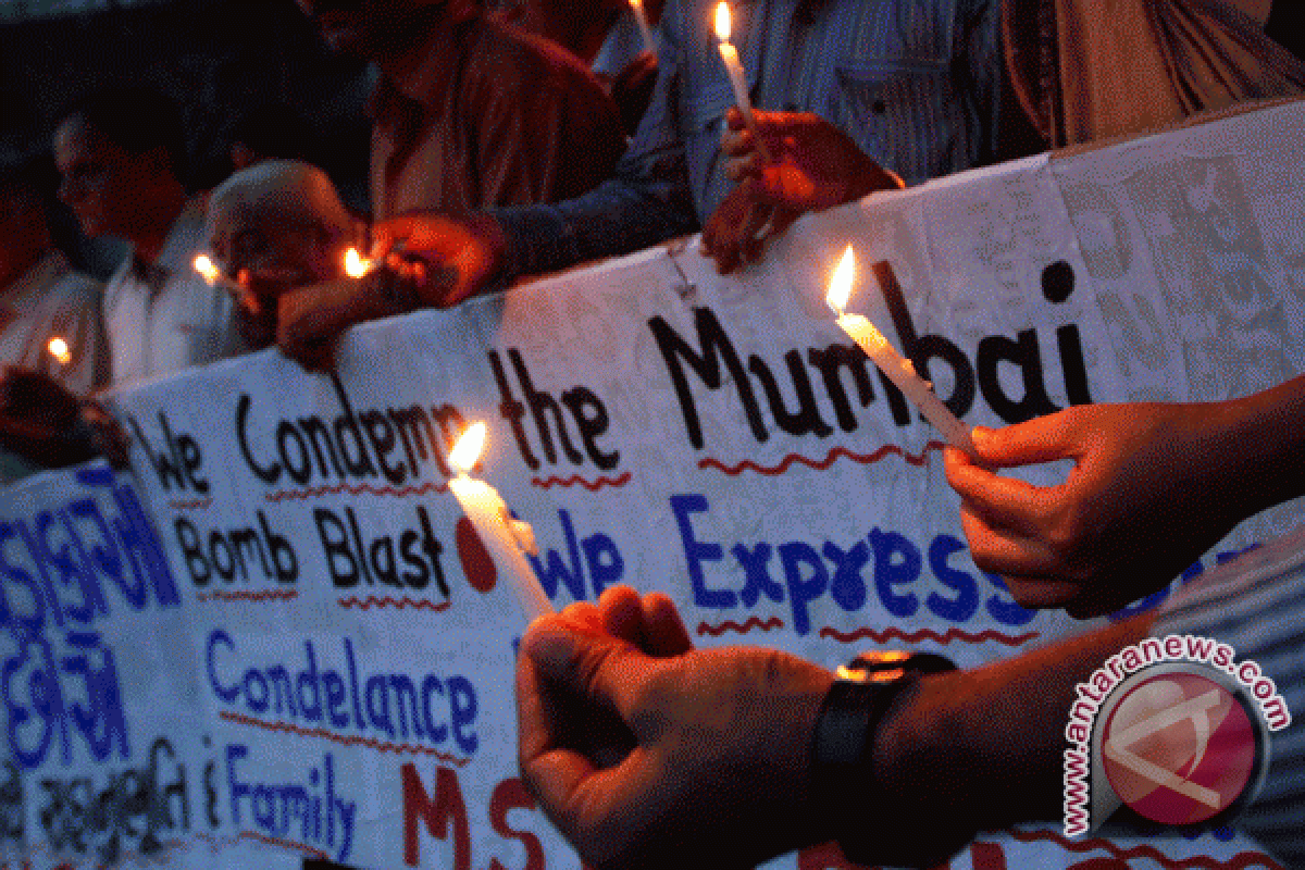 20 Orang Tewas Dalam Tiga Ledakan di Mumbai