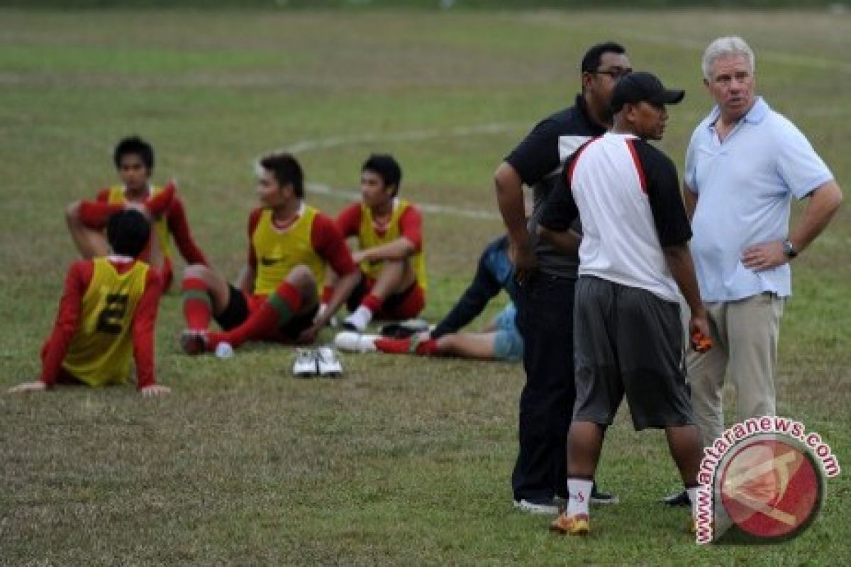 RI soccer team under new coach to face Turkmenistan