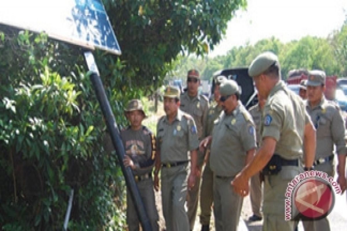 100 Papan Iklan Jalur Nusa Dua Dibongkar