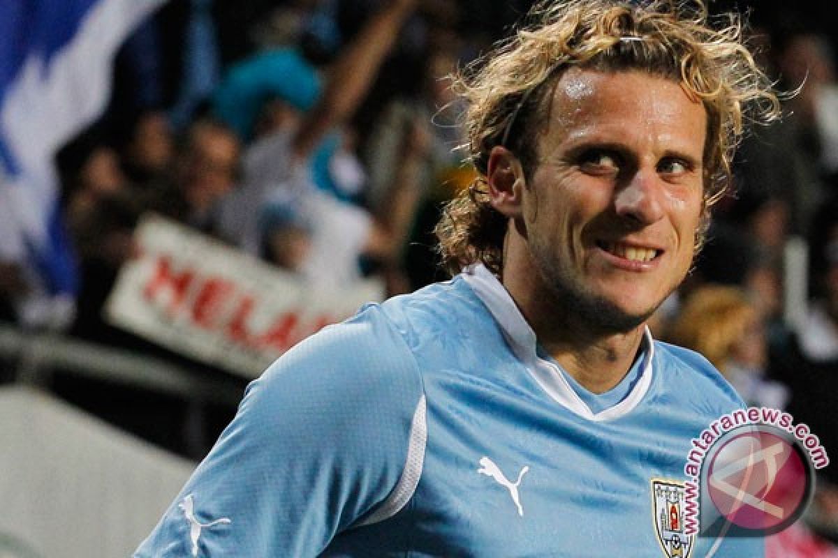 Forlan tidak masuk dalam tim Uruguay lawan Chile