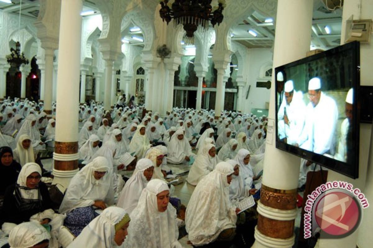 Polisi Bangka Barat bantu budayakan "Maghrib Mengaji" anak pesisir