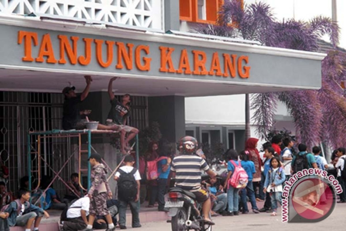 Keberangkatan KA Ditunda, Penumpang Kecewa