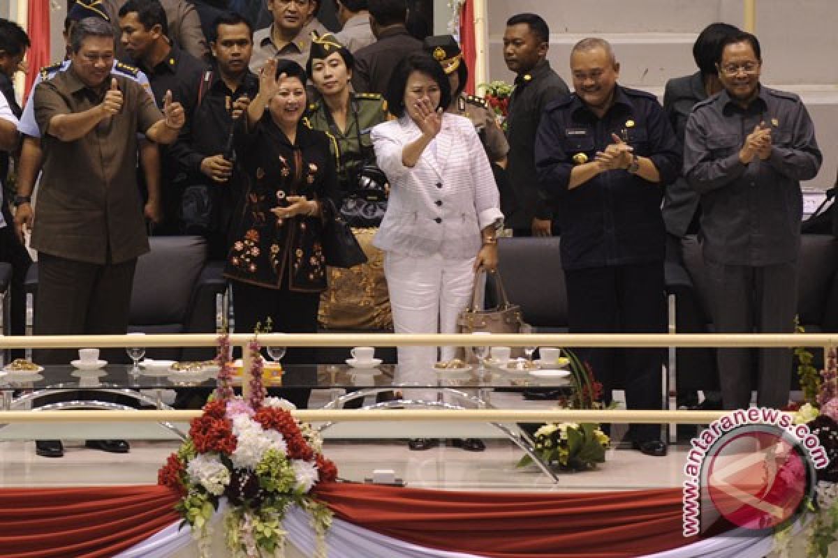Presiden Yudhoyono Saksikan Kejuaraan Voli Asia