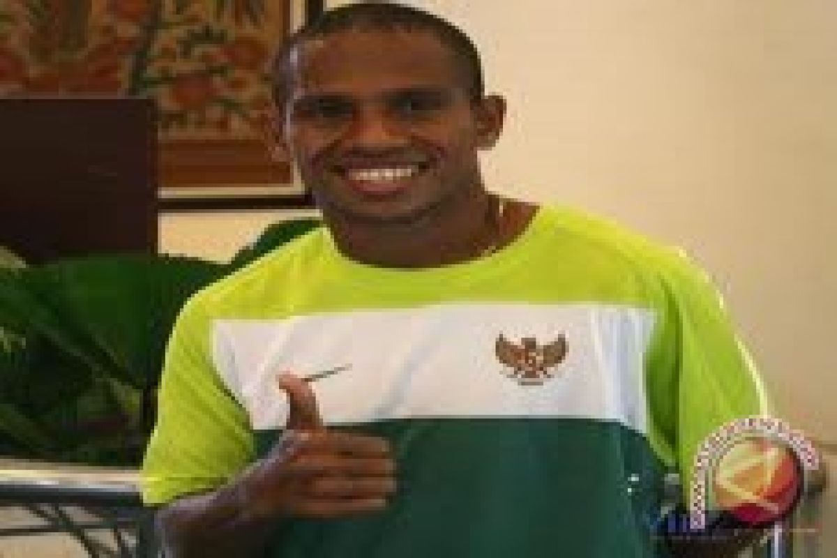 Sepak Bola - Persiwa Wamena Incar Okto Maniani