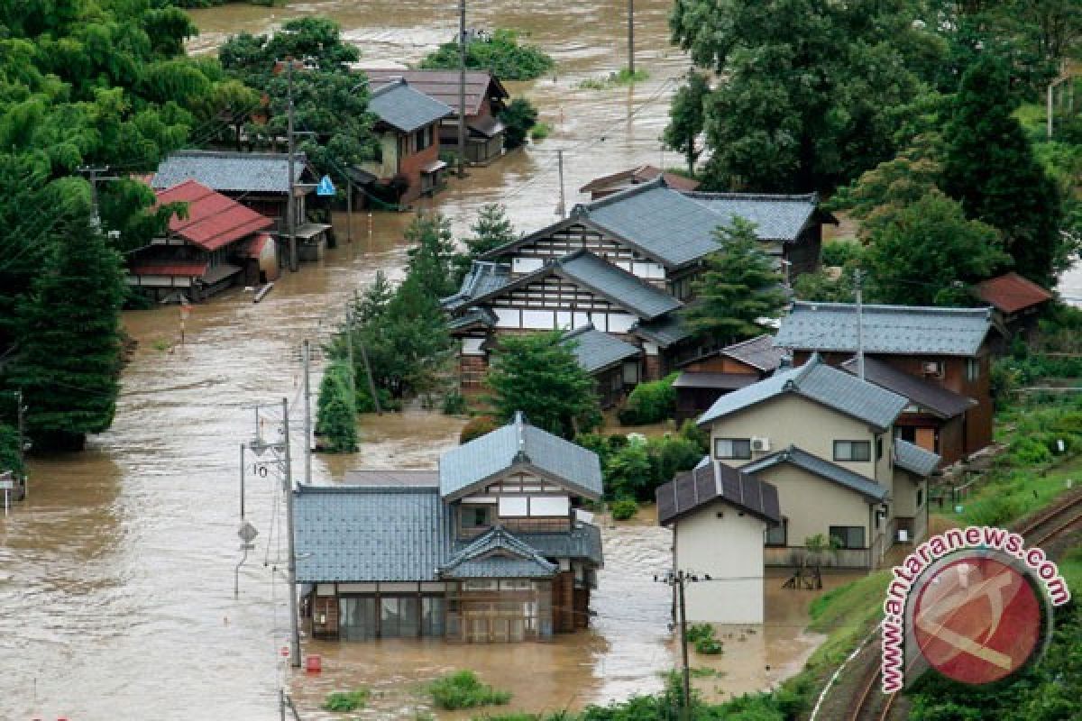100 tewas atau hilang setelah topan di Jepang 