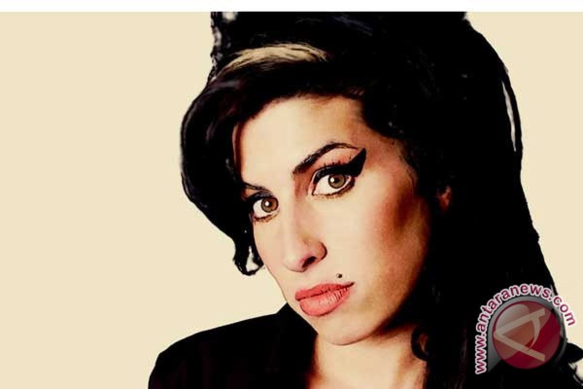 Barang-barang Amy Winehouse dipamerkan di London