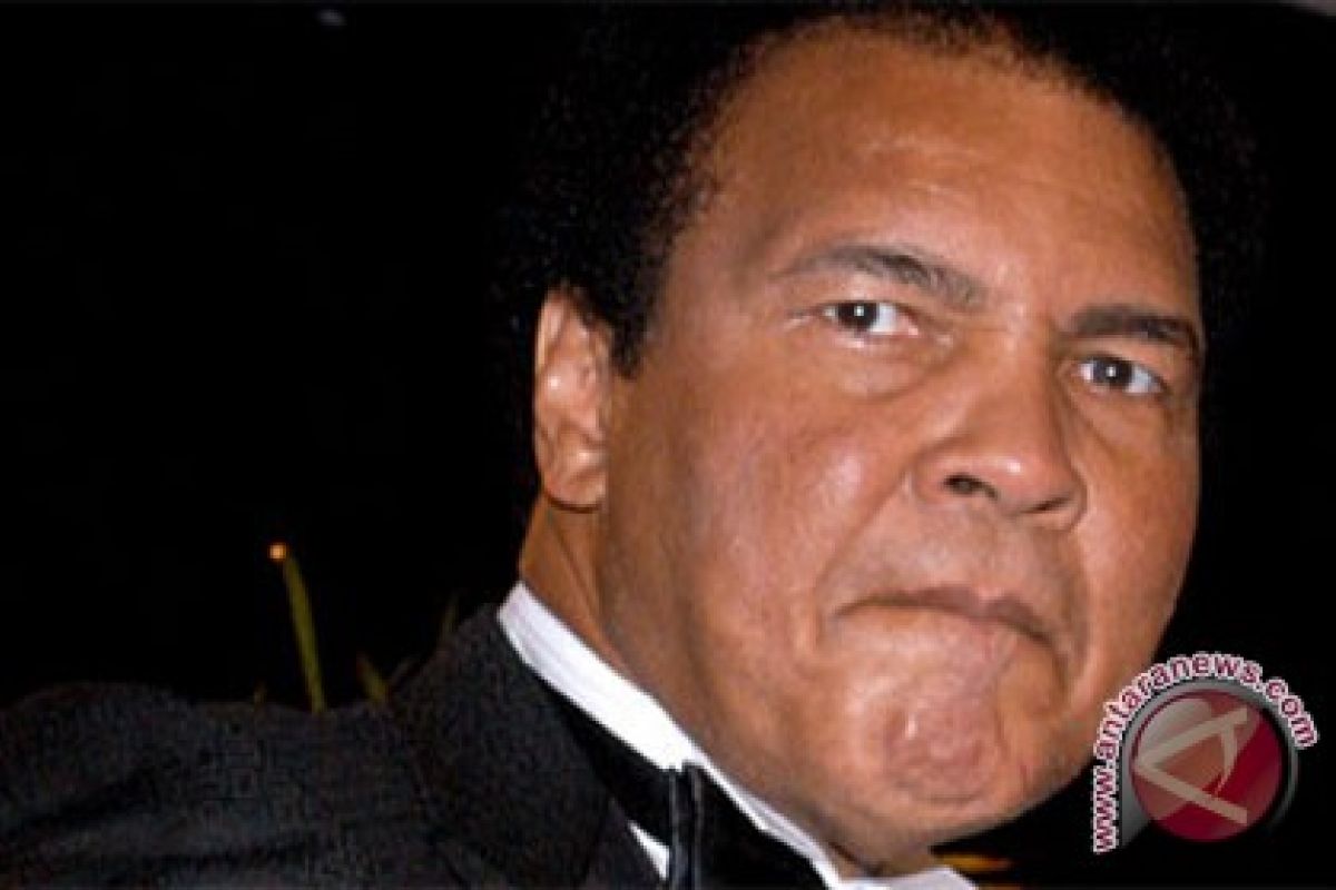 Sarung tinju Mohammad Ali terjual hampir 400 ribu dolar