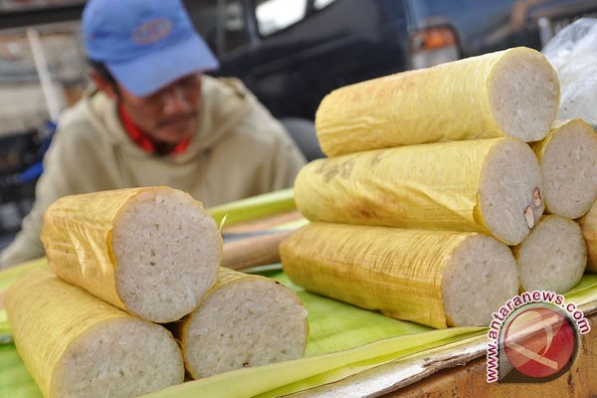 Lepat lau, makanan khas Ramadhan Pontianak