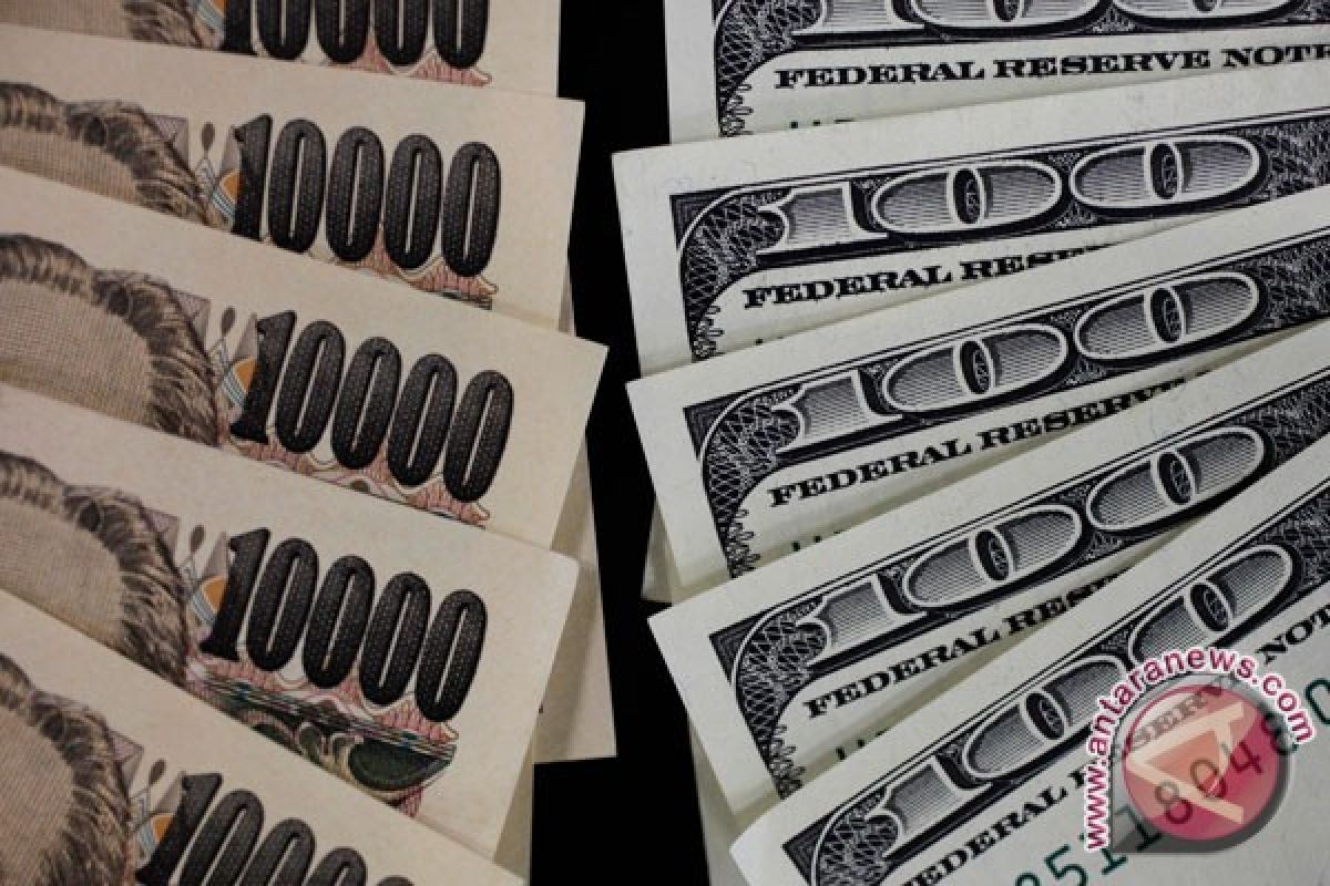 Akhir pekan dolar AS melemah, investor lindungi aset dengan yen