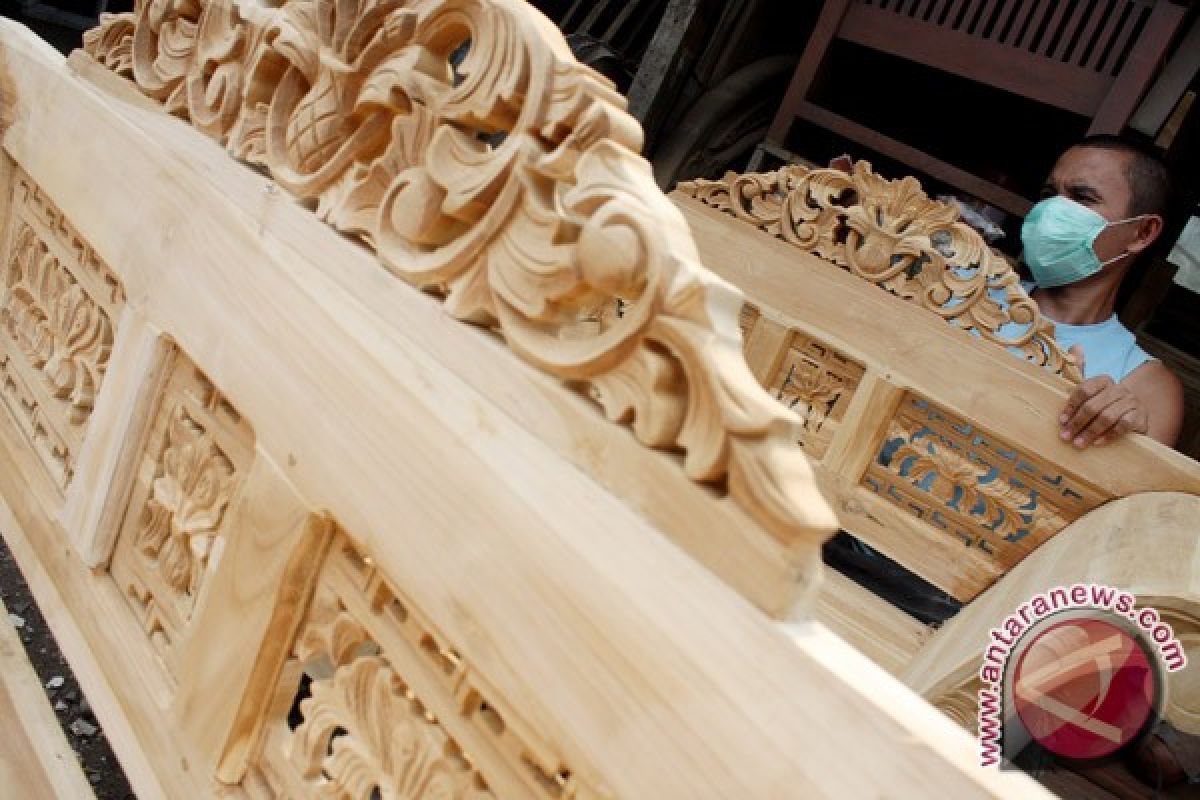 Bali exporting wooden shrines to Japan