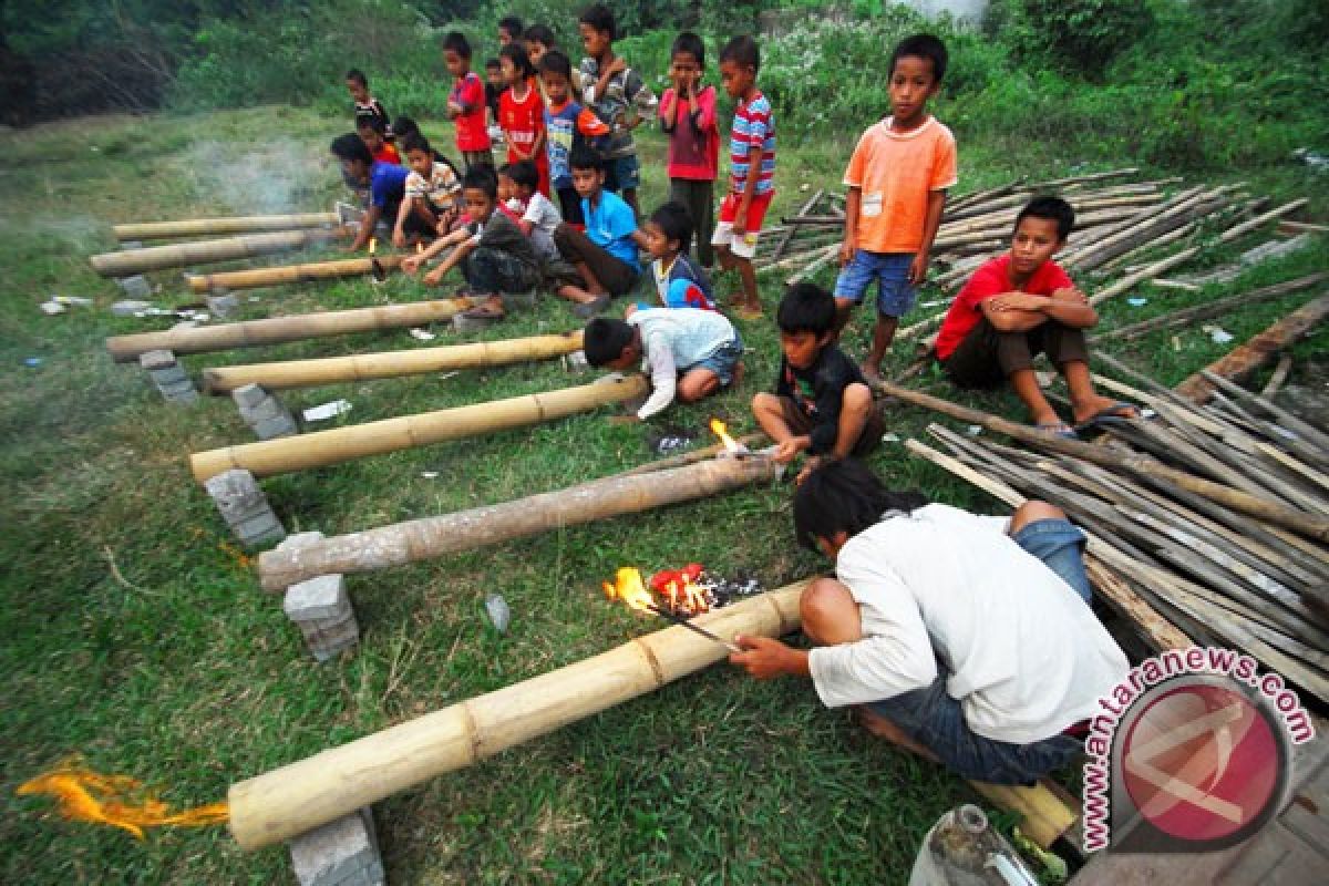 Riau revives night of bamboo cannons to support tourism