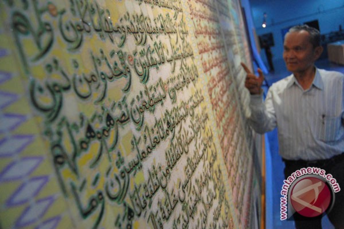 Lukisan Kaligrafi Dipamerkan Selama Ramadhan