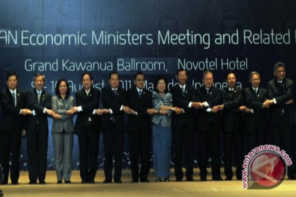 ASEAN Economic Ministers  discuss regional cooperation