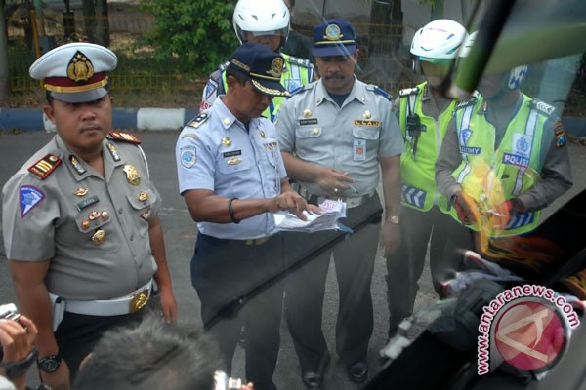 Dinas perhubungan giatkan razia kendaraan wajib KIR