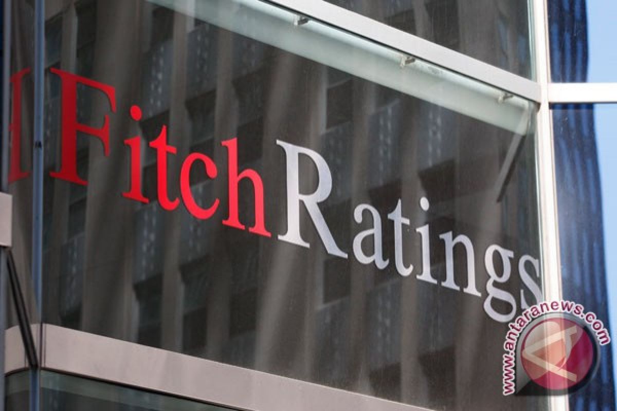 Fitch turunkan peringkat enam bank global