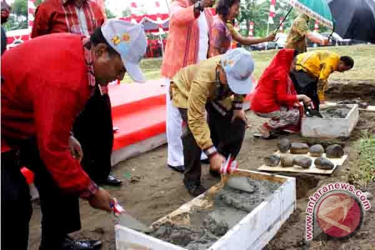 Menteri PU Letakkan Batu Pertama Monumen Leimena