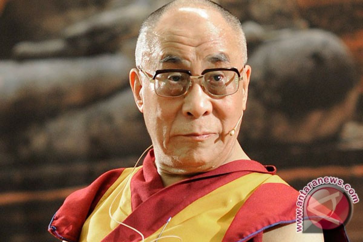 Dalai Lama pun hadir di festival musik Glastonbury