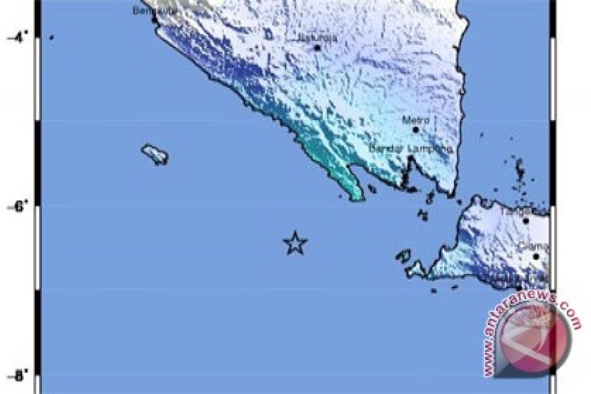 Warga Lampung Barat berhamburan karena gempa