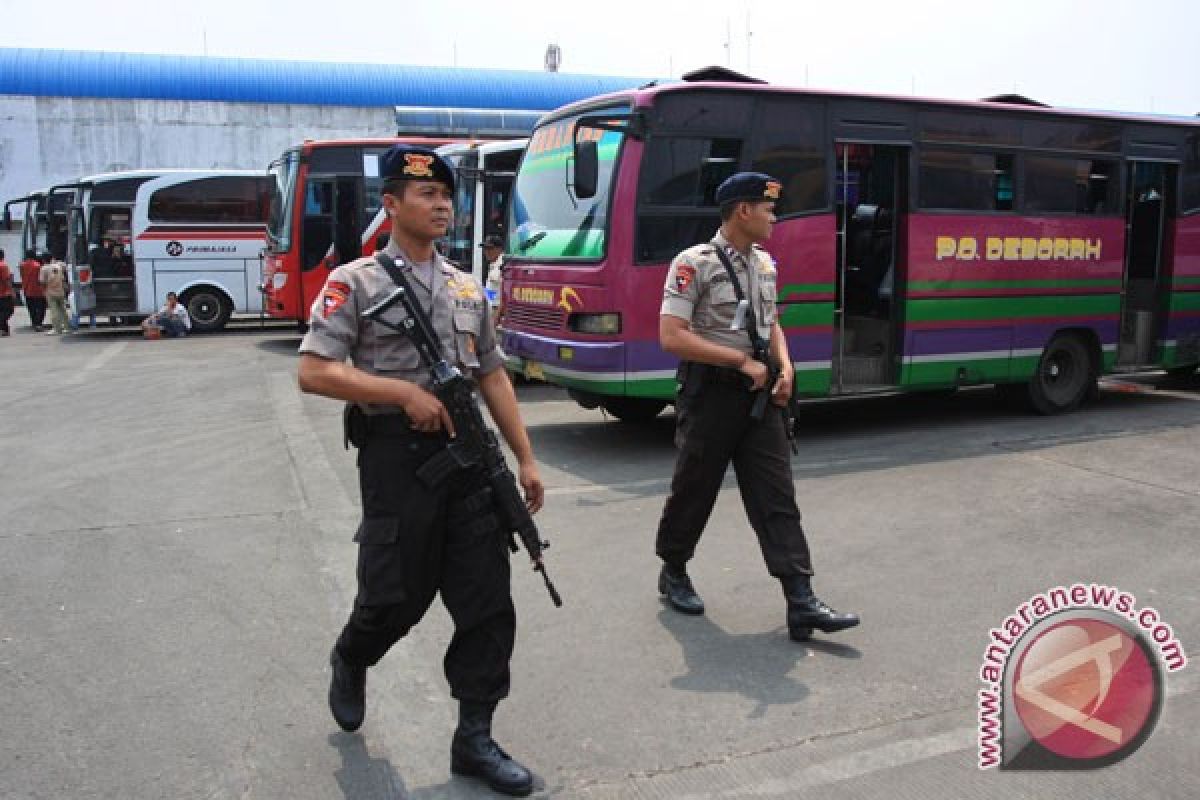 Penumpang di Terminal Mamboro Palu membludak 