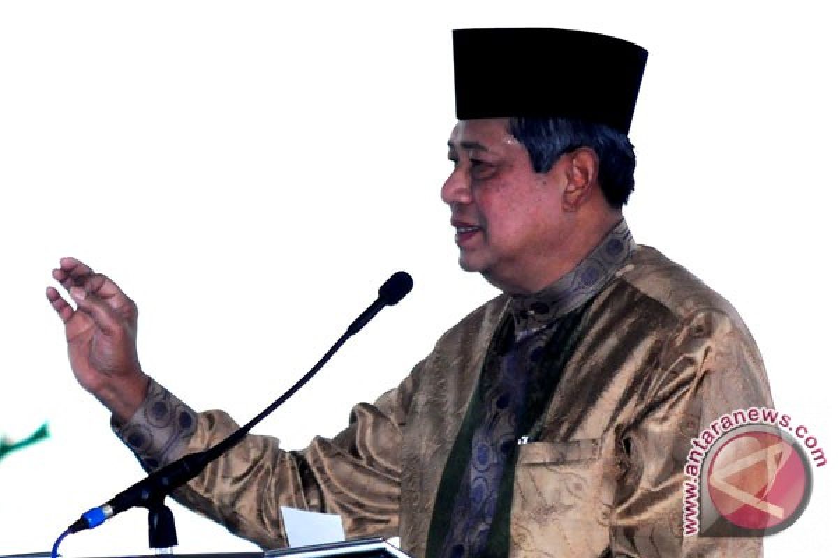 President hands sacrificial animal to Istiqlal mosque
