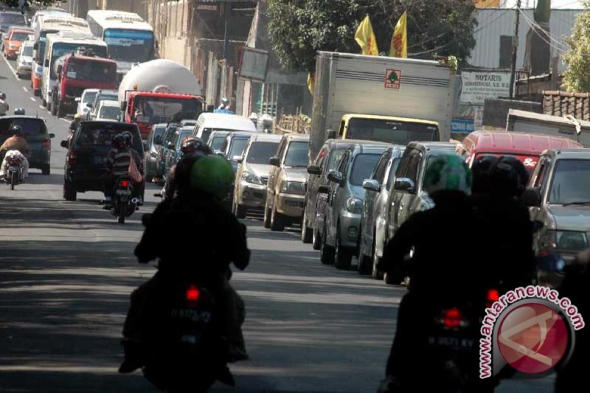  Kepadatan arus kendaraan ke Semarang meningkat 