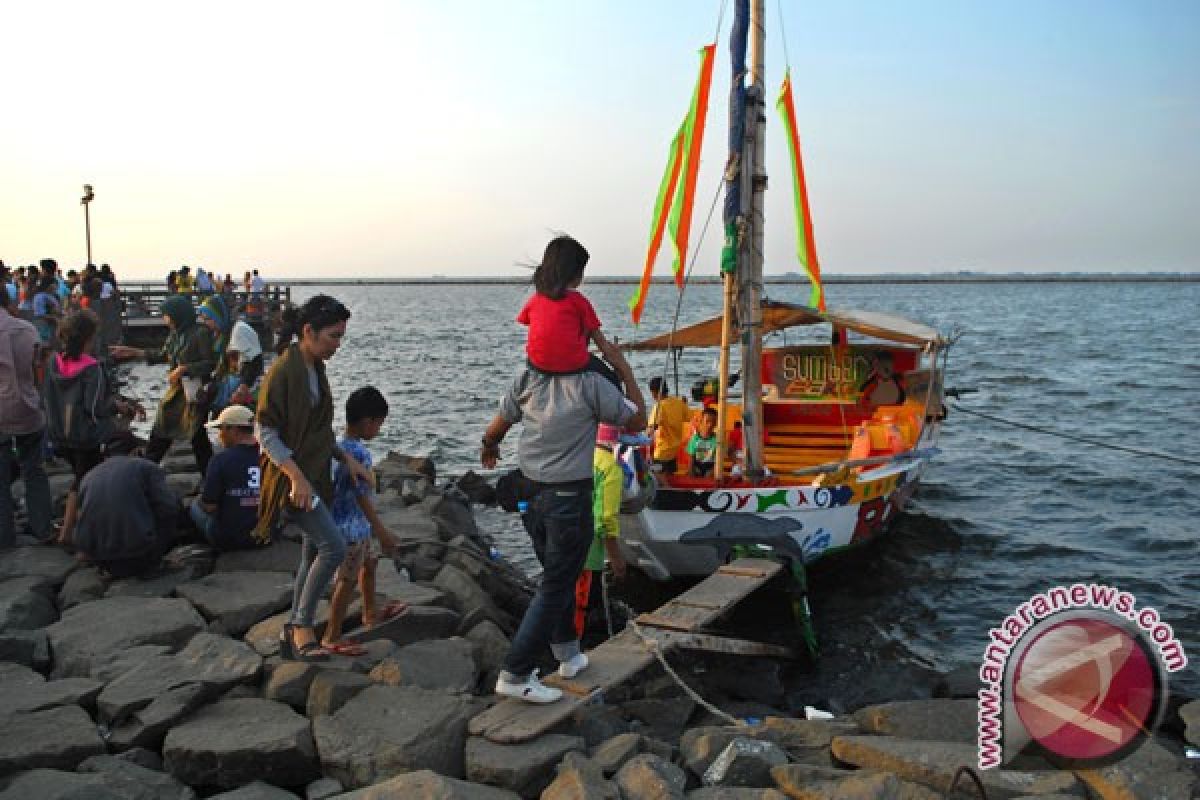 Rejeki nomplok usaha perahu wisata Pangandaran 