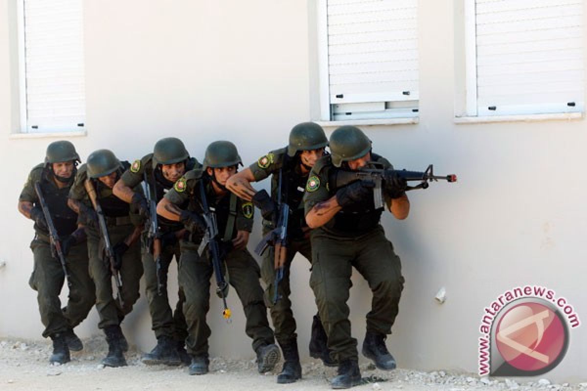 Tujuh pelepas tembakan serahkan diri ke polisi Palestina