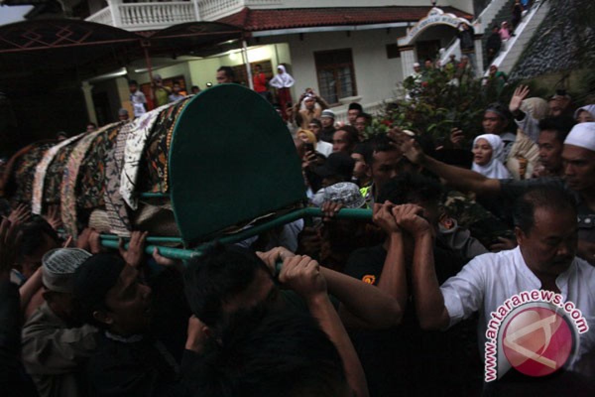 Umat muslim Bogor berkabung wafatnya "Abah Anom" 