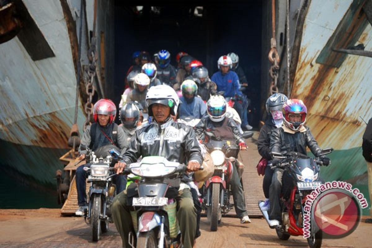 Flow of vehicles in merak port runs smoothly ahead of Idul Fitri