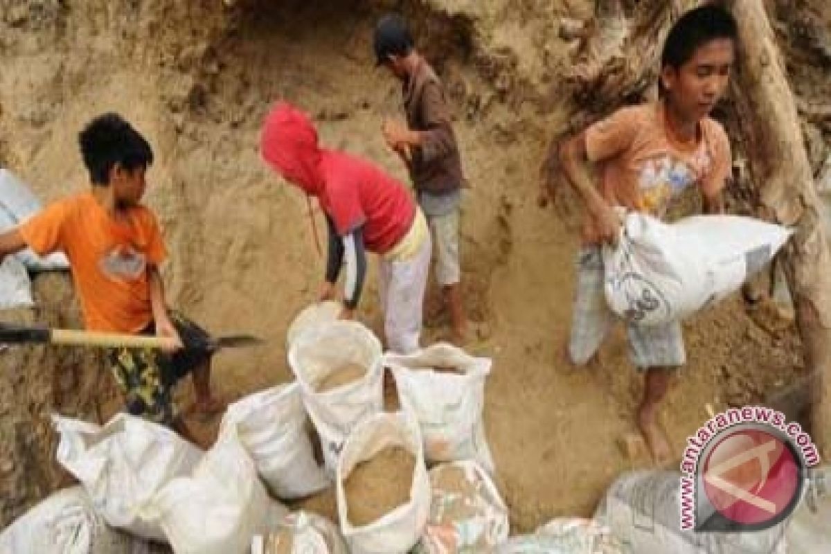 Puluhan penambang emas tertimbun longsor di Bolmong
