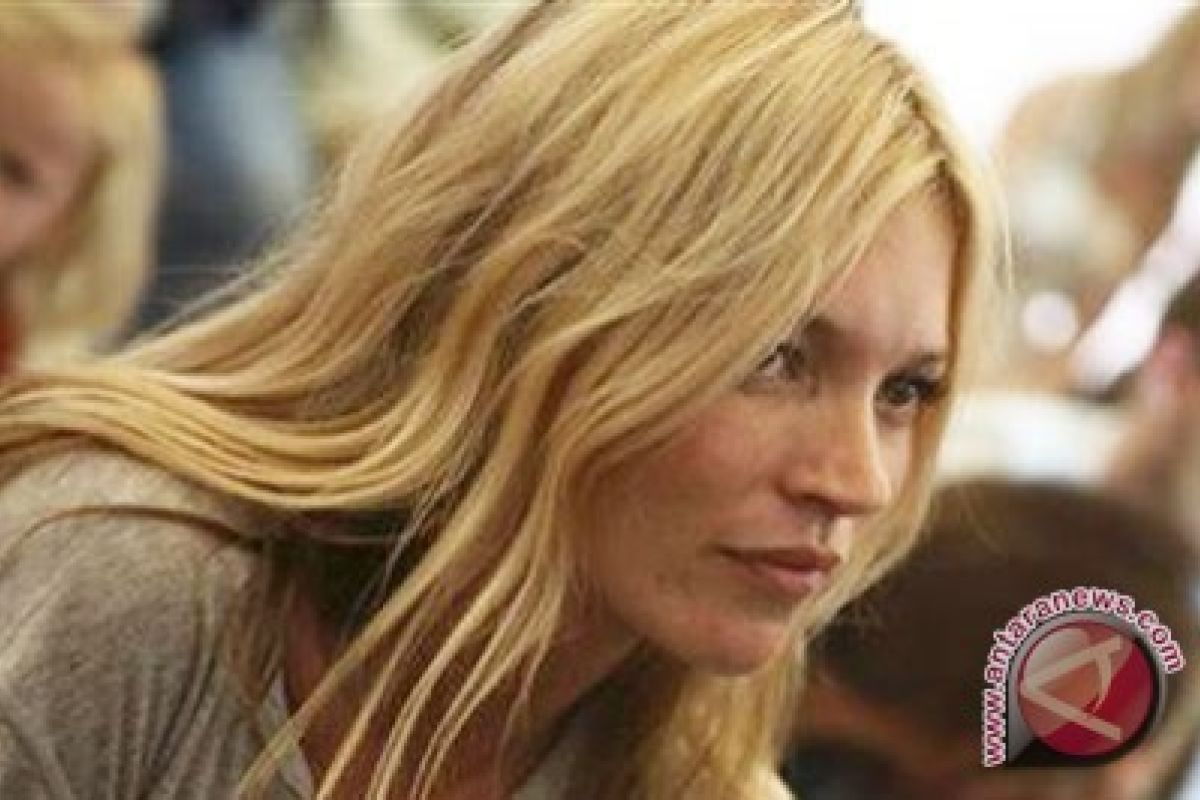 Kate Moss dikeluarkan dari pesawat