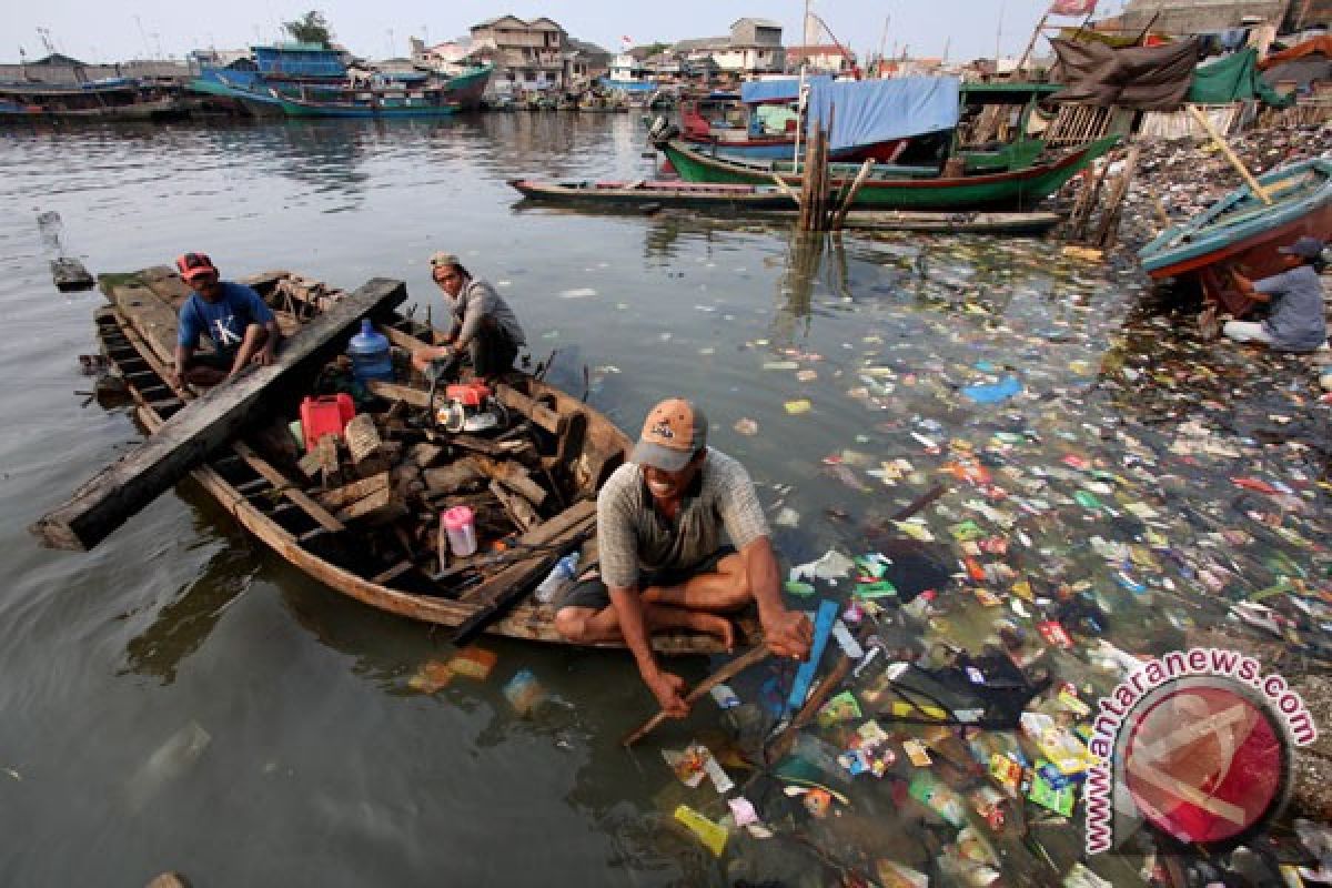 Sungai di Jakarta "tempat sampah raksasa" 