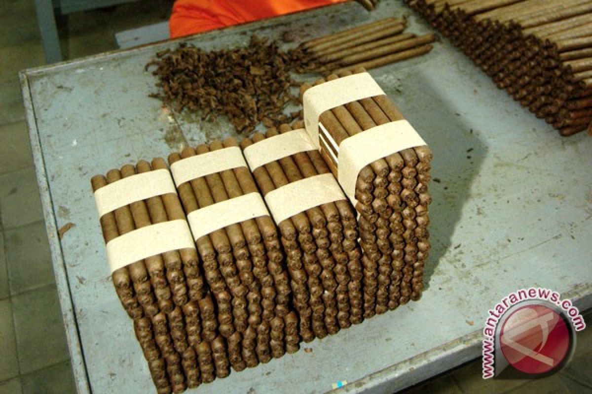 Cukai rokok naik 16 persen januari 2012 