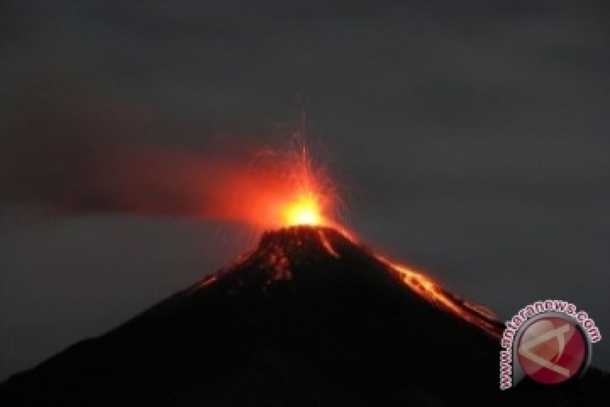 Guguran lava Gunung Karangetang menjangkau empat kali 