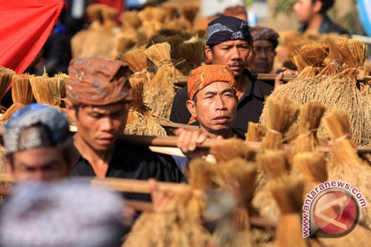 Ribuan warga Banten selatan rayakan "Seren Taun"