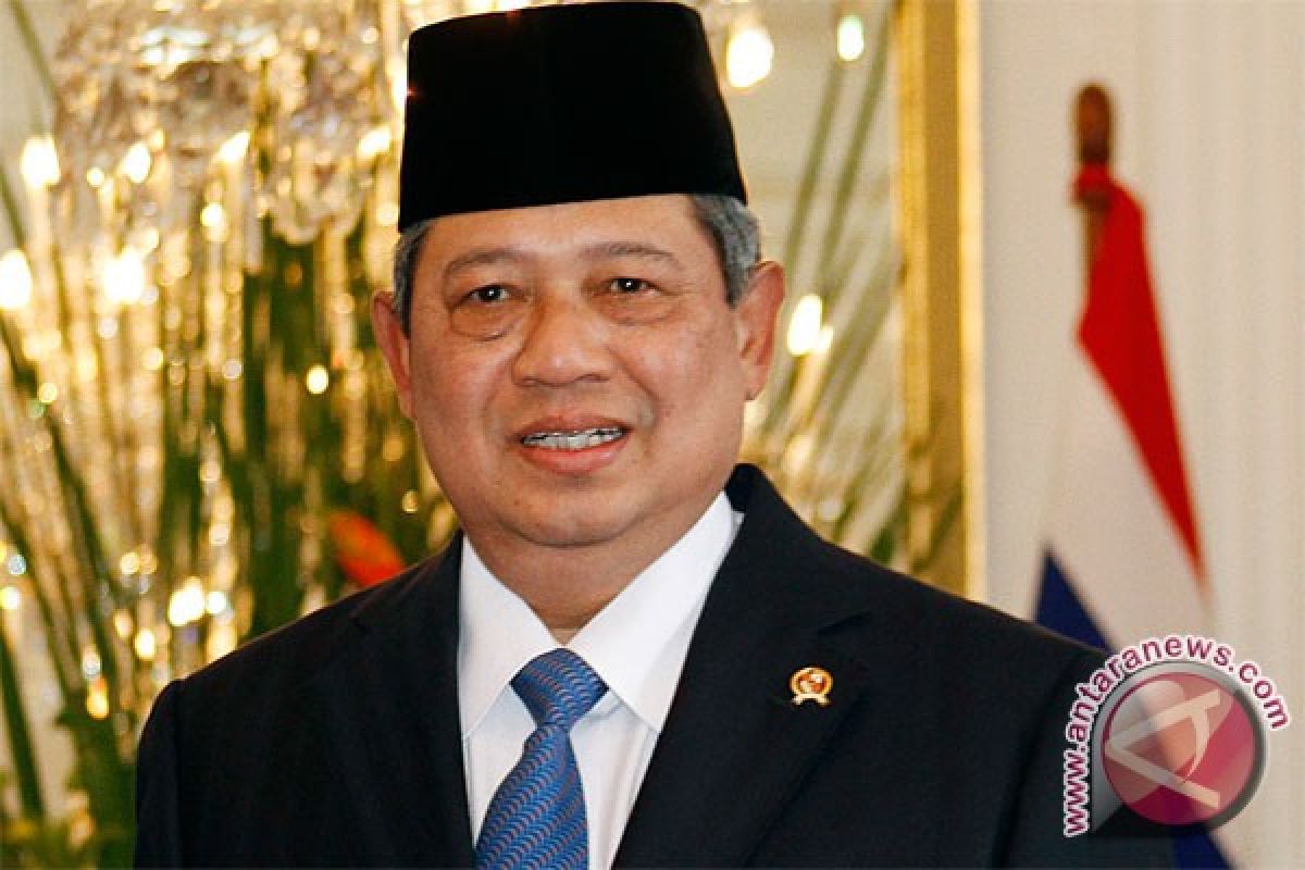 President Yudhoyono decorates former mily chiefs