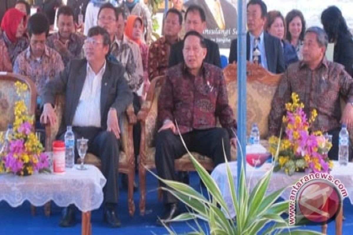 Mendiknas dan Menpan-RB Resmikan Politeknik Nusa Utara