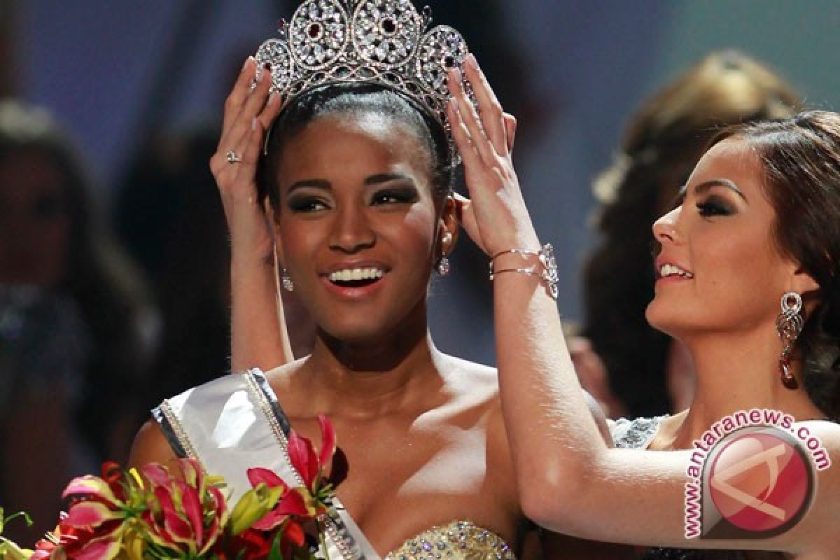 Miss Angola dinobatkan sebagai Miss Universe di Brazil 