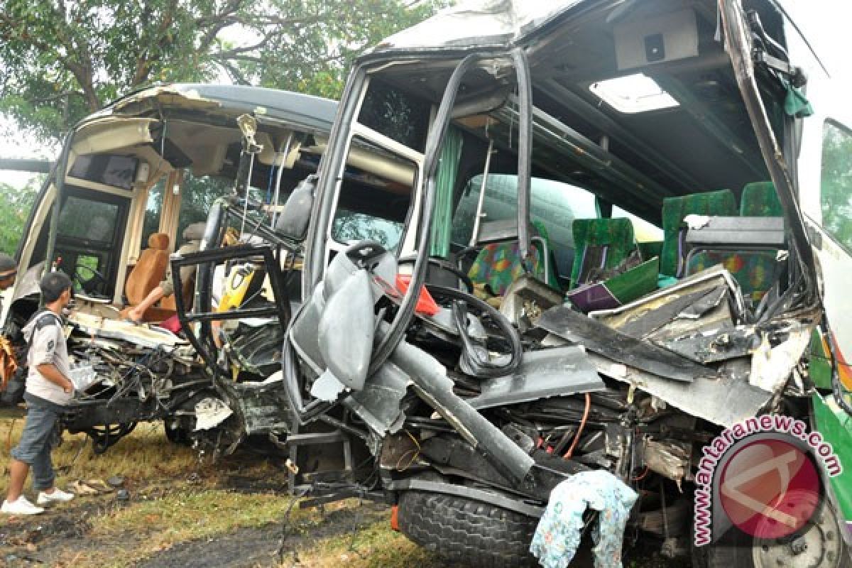 50 cedera akibat tabrakan bus Selamet dengan Lorena