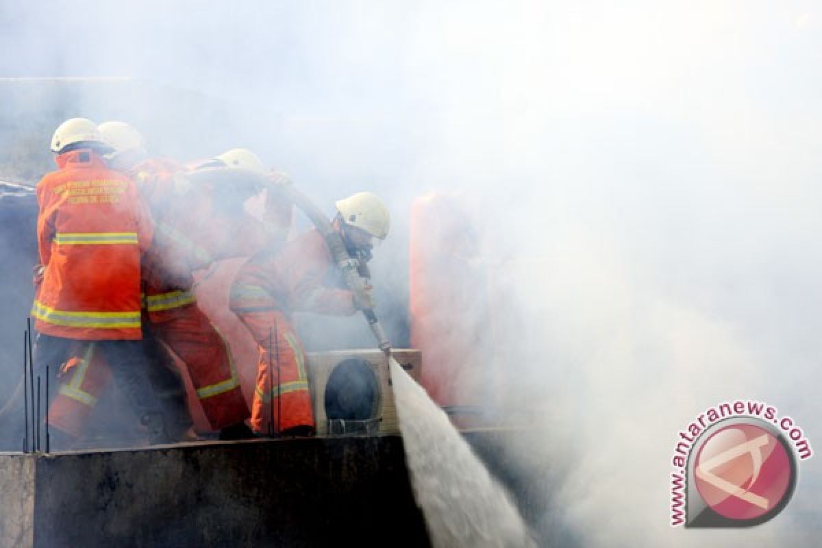 Ledakan tabung gas hanguskan lima rumah di Pekanbaru