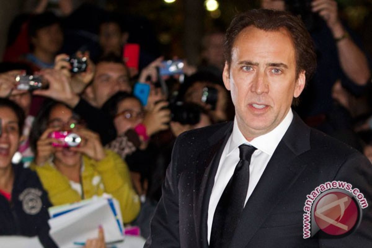 Nicolas Cage kembalikan tengkorak tyrannosaurus curian