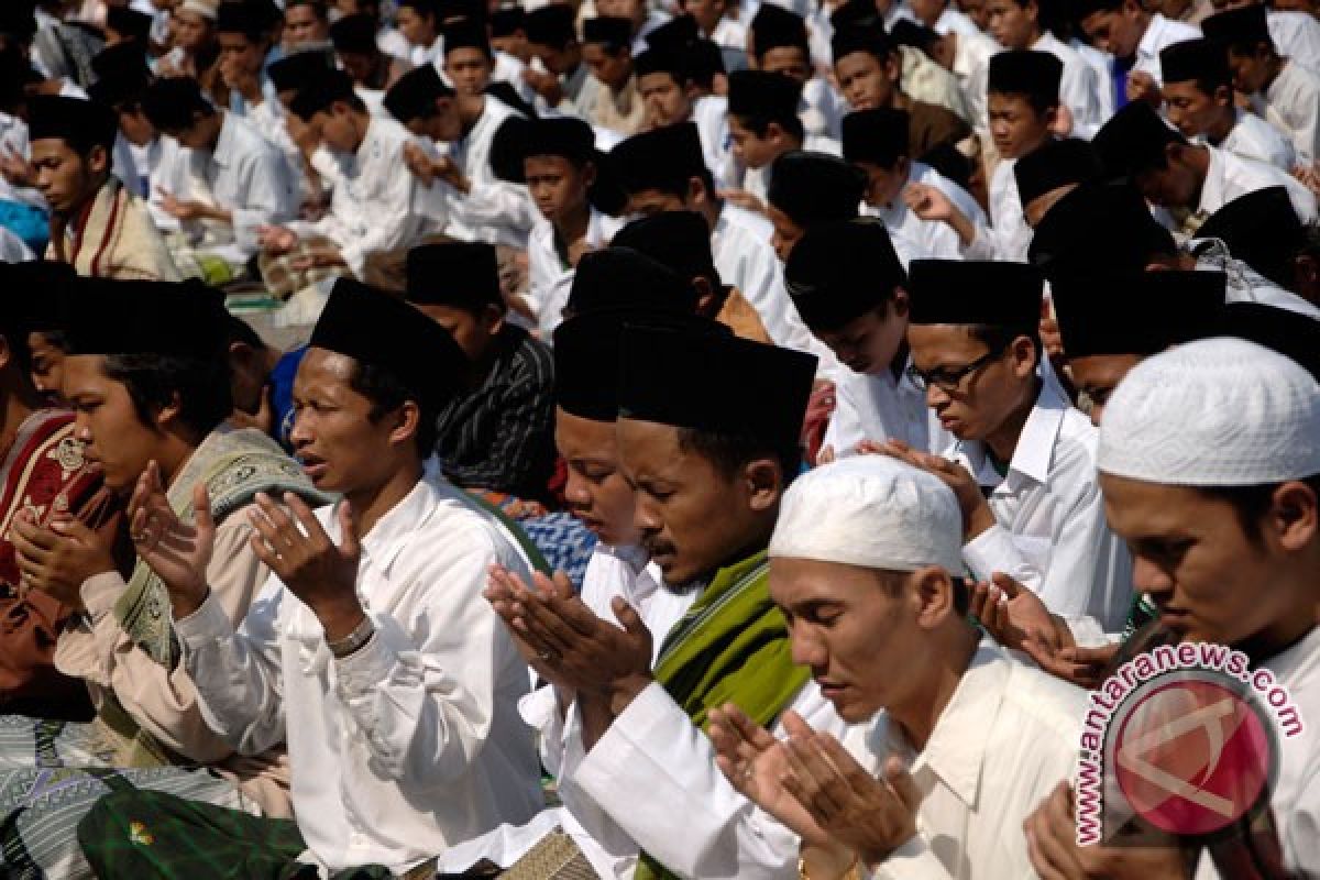 Ribuan warga Kalimantan Selatan shalat minta hujan